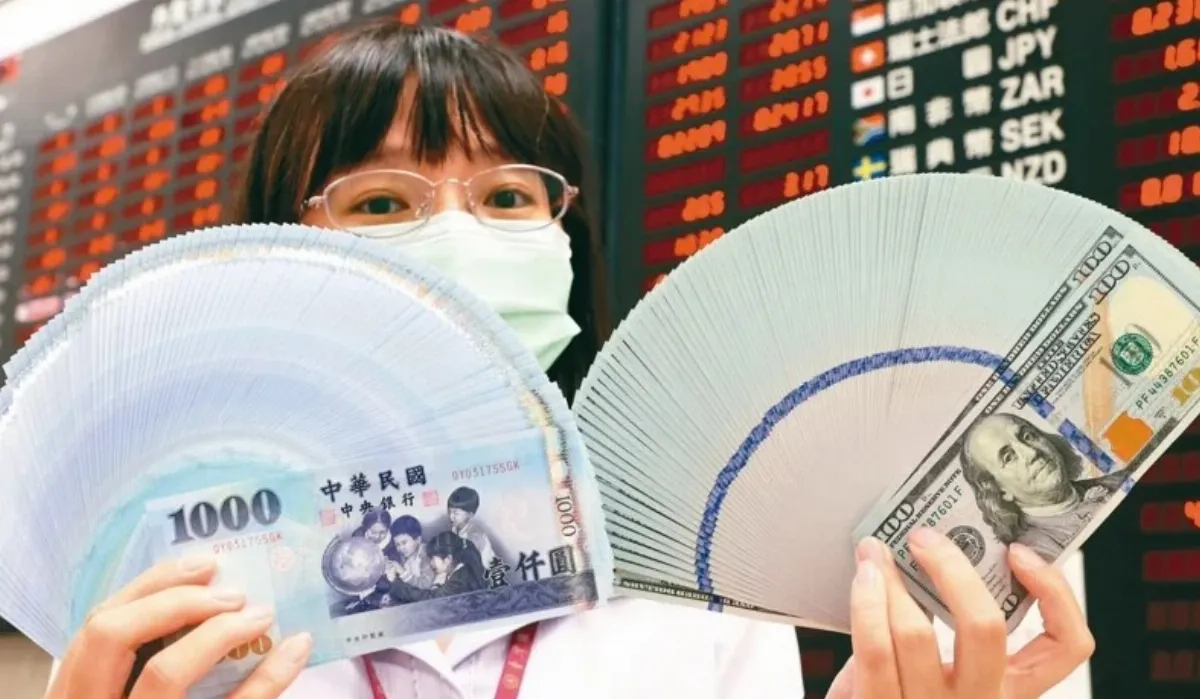 新台幣狂升到「2」字頭  專家指央行有難言之隱